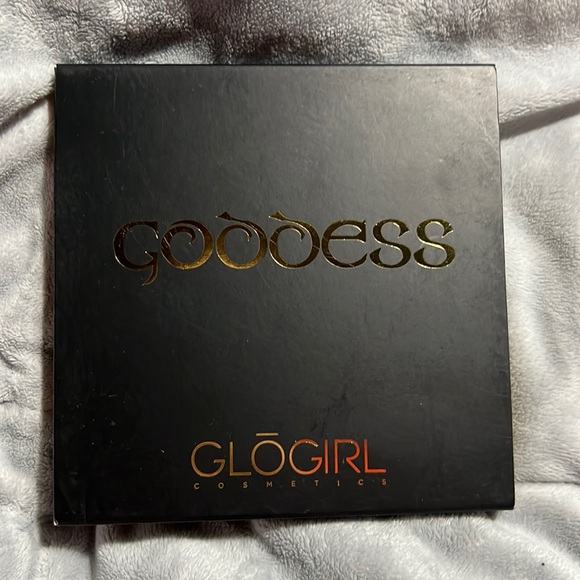 GODDESS EYESHADOW PALETTE FROM GLOGIRL - Picture 2 of 3
